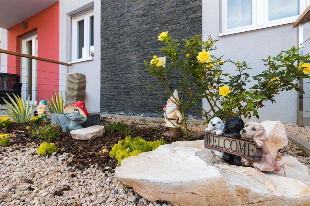 Apartments And Rooms With Parking Space Grebastica, Sibenik - 17831 Bagian luar foto