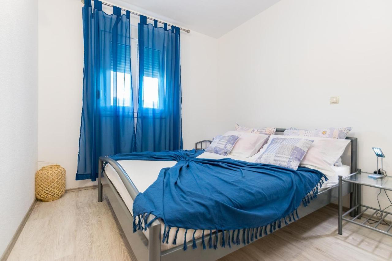 Apartments And Rooms With Parking Space Grebastica, Sibenik - 17831 Bagian luar foto