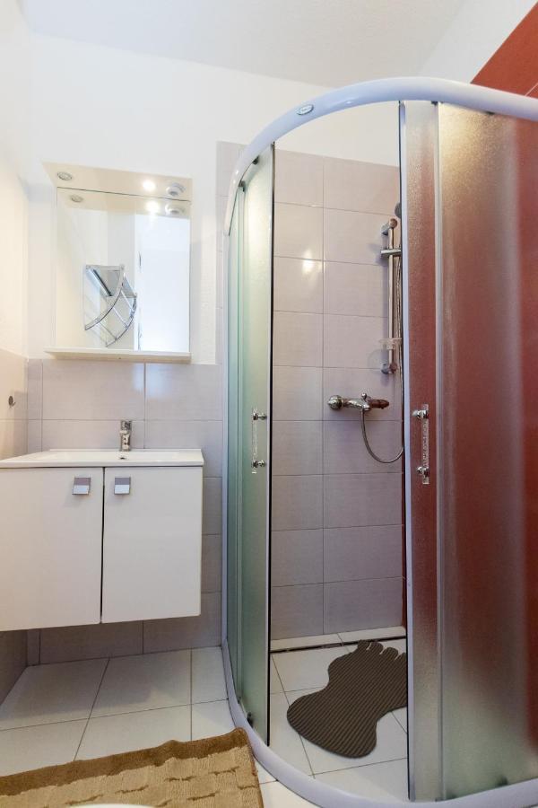 Apartments And Rooms With Parking Space Grebastica, Sibenik - 17831 Bagian luar foto