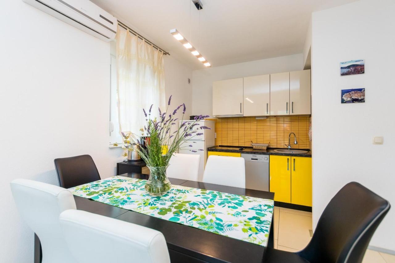 Apartments And Rooms With Parking Space Grebastica, Sibenik - 17831 Bagian luar foto