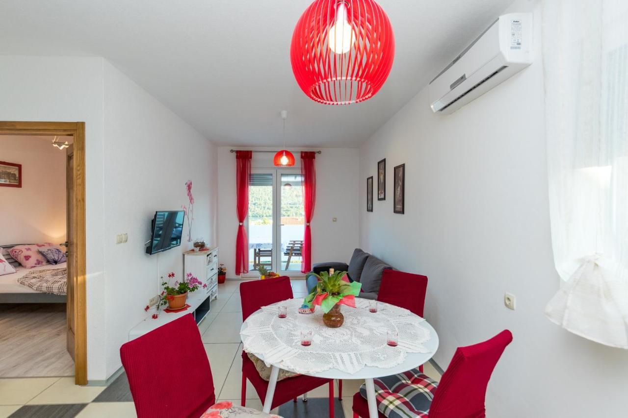 Apartments And Rooms With Parking Space Grebastica, Sibenik - 17831 Bagian luar foto