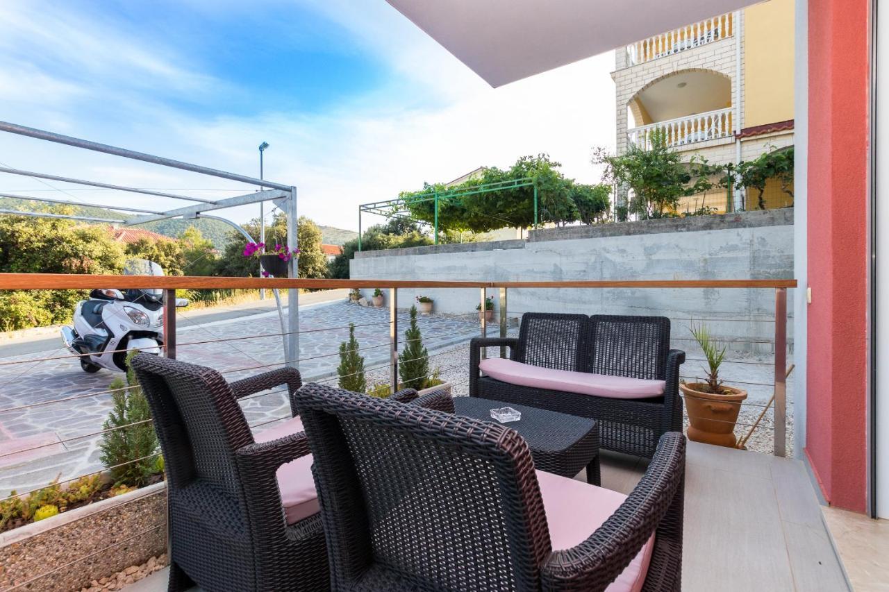 Apartments And Rooms With Parking Space Grebastica, Sibenik - 17831 Bagian luar foto