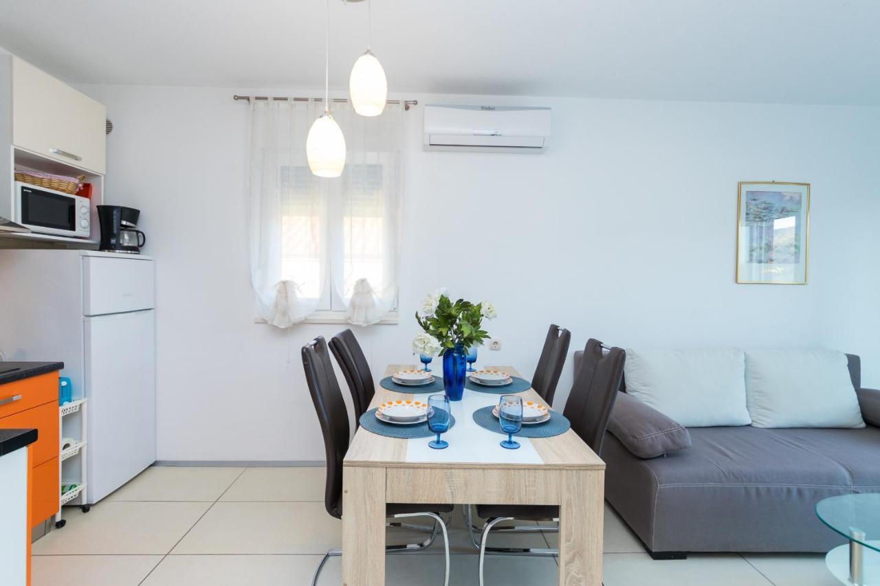 Apartments And Rooms With Parking Space Grebastica, Sibenik - 17831 Bagian luar foto