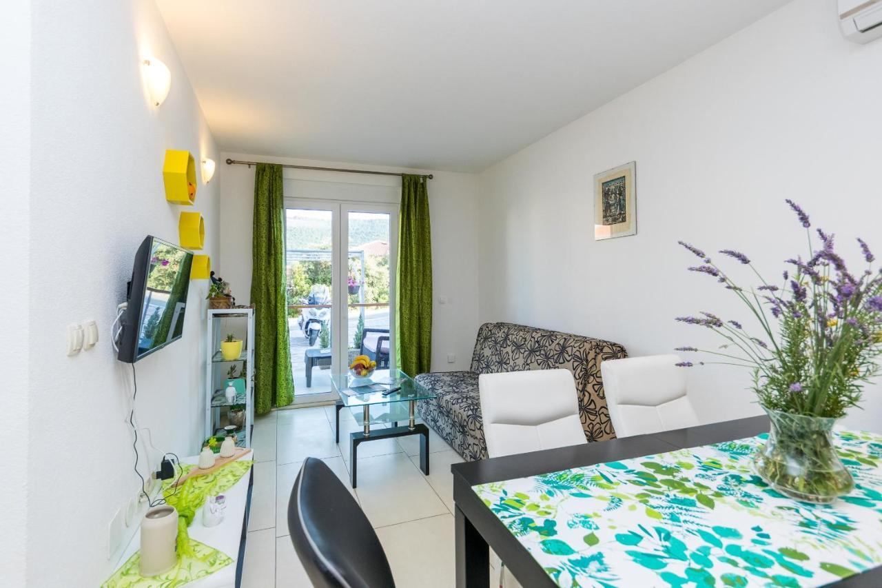 Apartments And Rooms With Parking Space Grebastica, Sibenik - 17831 Bagian luar foto
