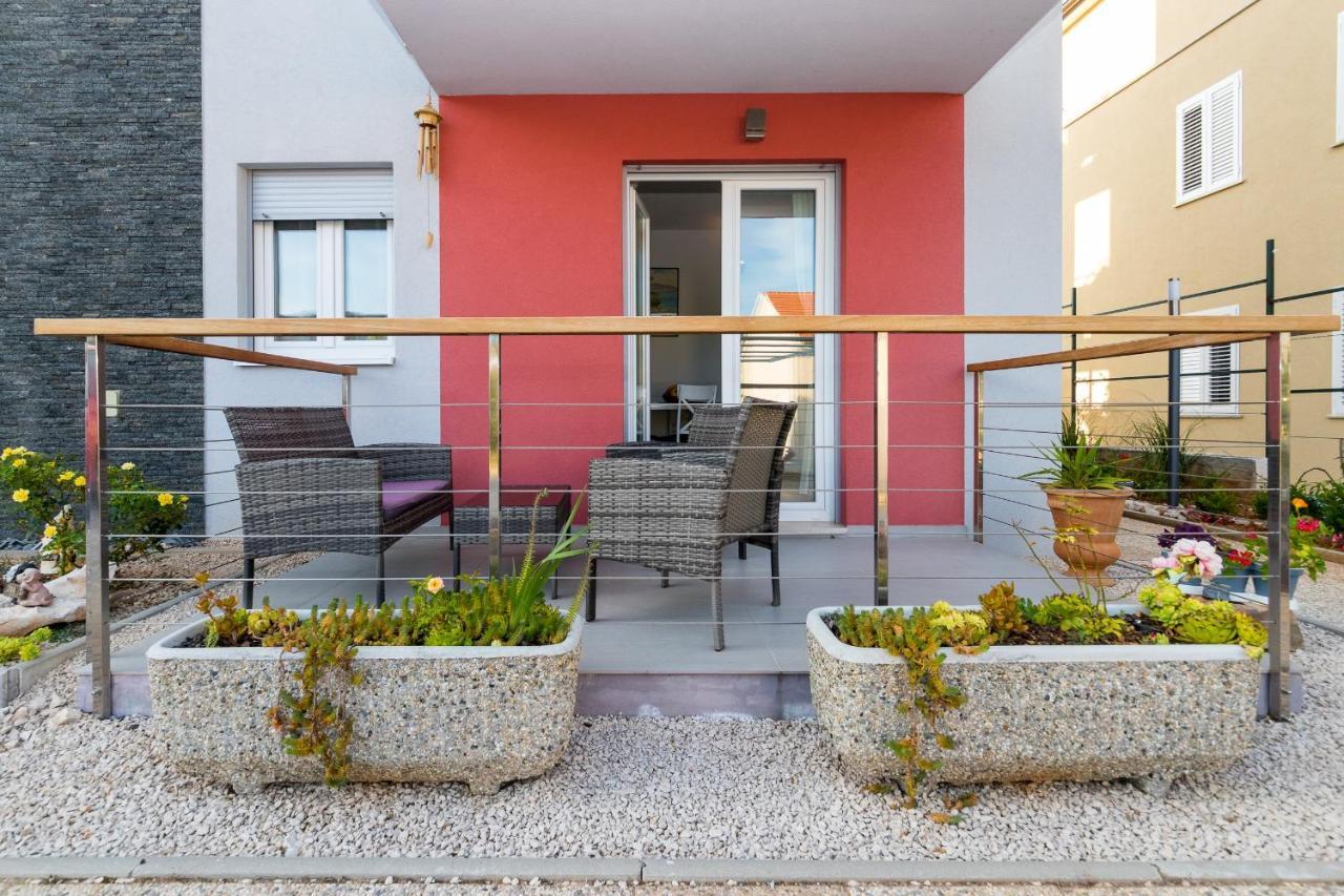 Apartments And Rooms With Parking Space Grebastica, Sibenik - 17831 Bagian luar foto