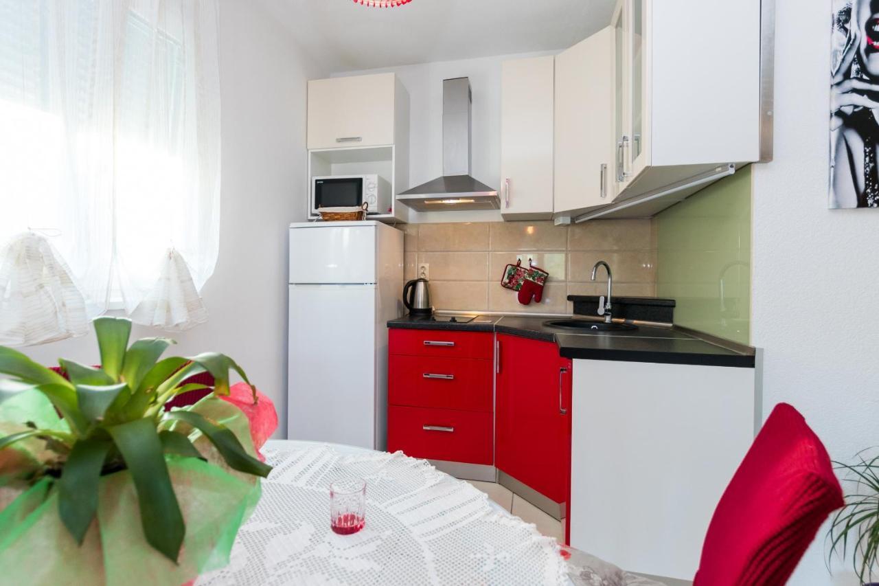 Apartments And Rooms With Parking Space Grebastica, Sibenik - 17831 Bagian luar foto