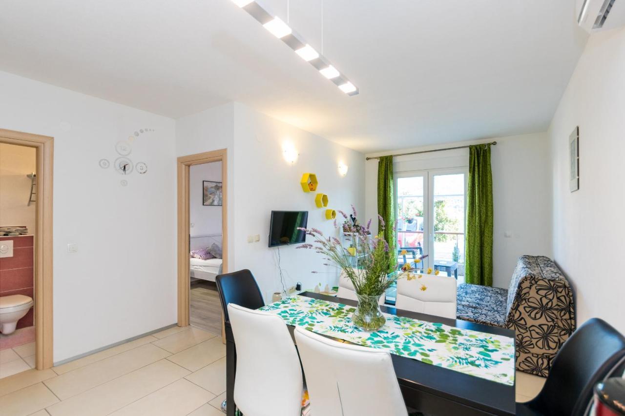 Apartments And Rooms With Parking Space Grebastica, Sibenik - 17831 Bagian luar foto