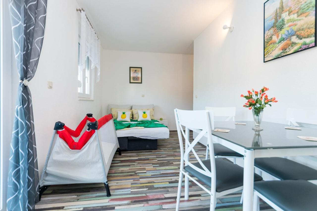 Apartments And Rooms With Parking Space Grebastica, Sibenik - 17831 Bagian luar foto